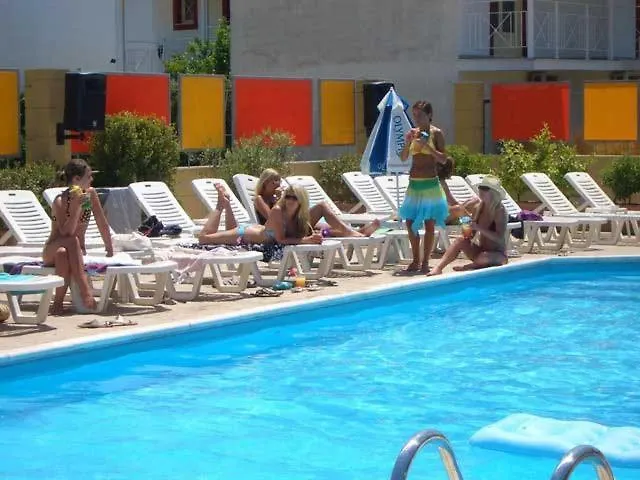 Kavos Central