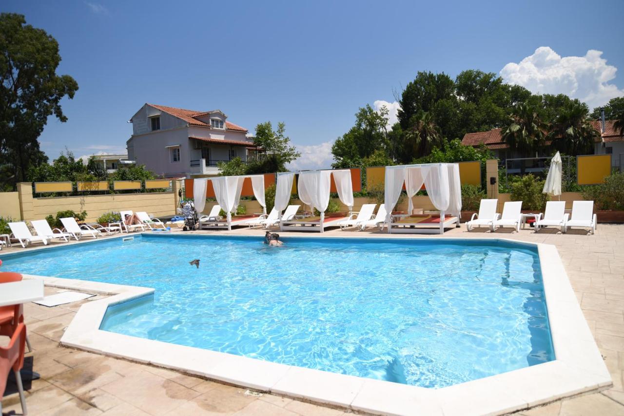 Kavos Central Hotel *